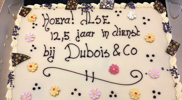 Jubileum medewerker vieren met taart