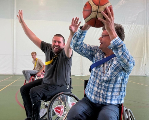 Kick-off rolstoelbasketbal only friends