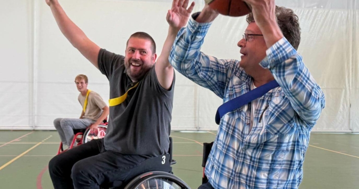 Kick-off rolstoelbasketbal only friends